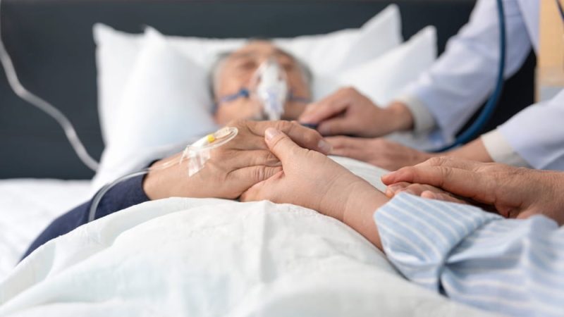 Soins palliatifs à domicile : accompagner la fin de vie dans un environnement familier