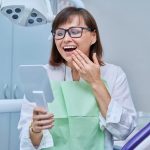 Zircone, céramique, résine ou titane : quels matériaux choisir pour une prothèse dentaire ?